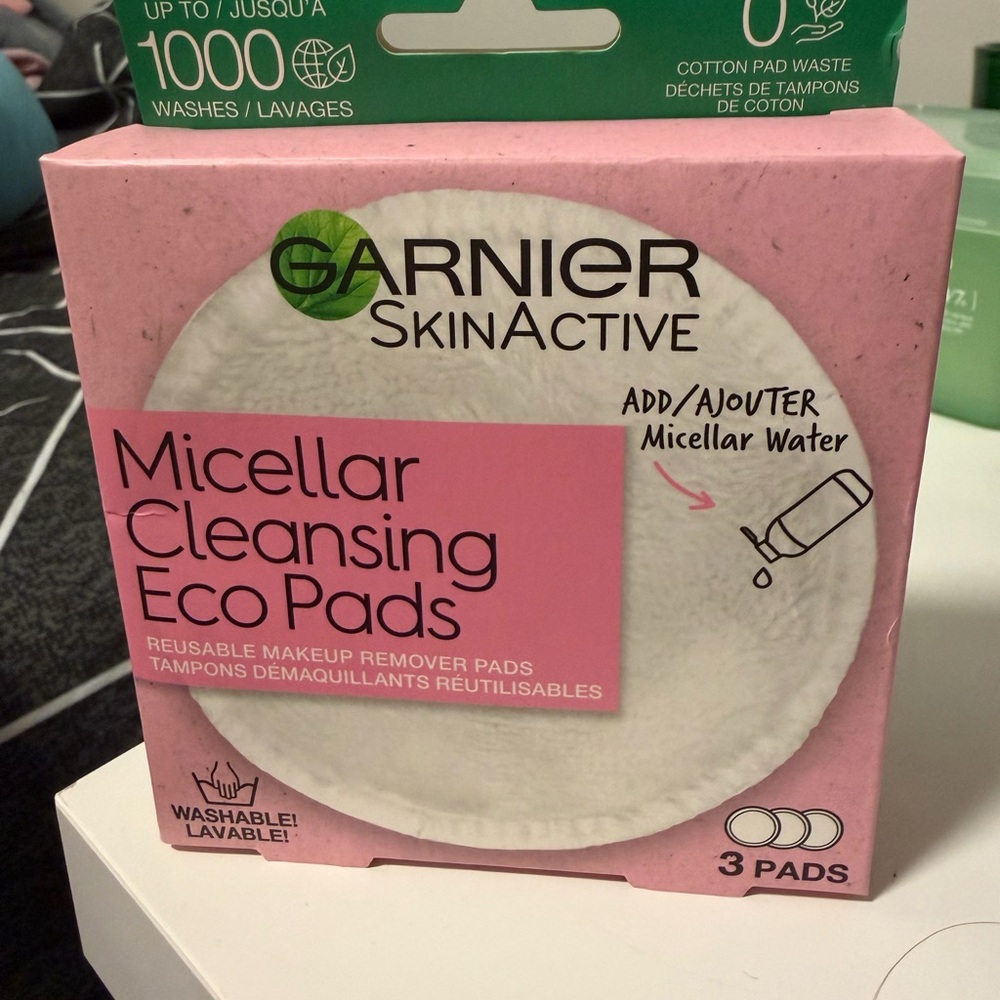 Garnier Reusable Pink Cleansing Pads - Picture 1 of 2